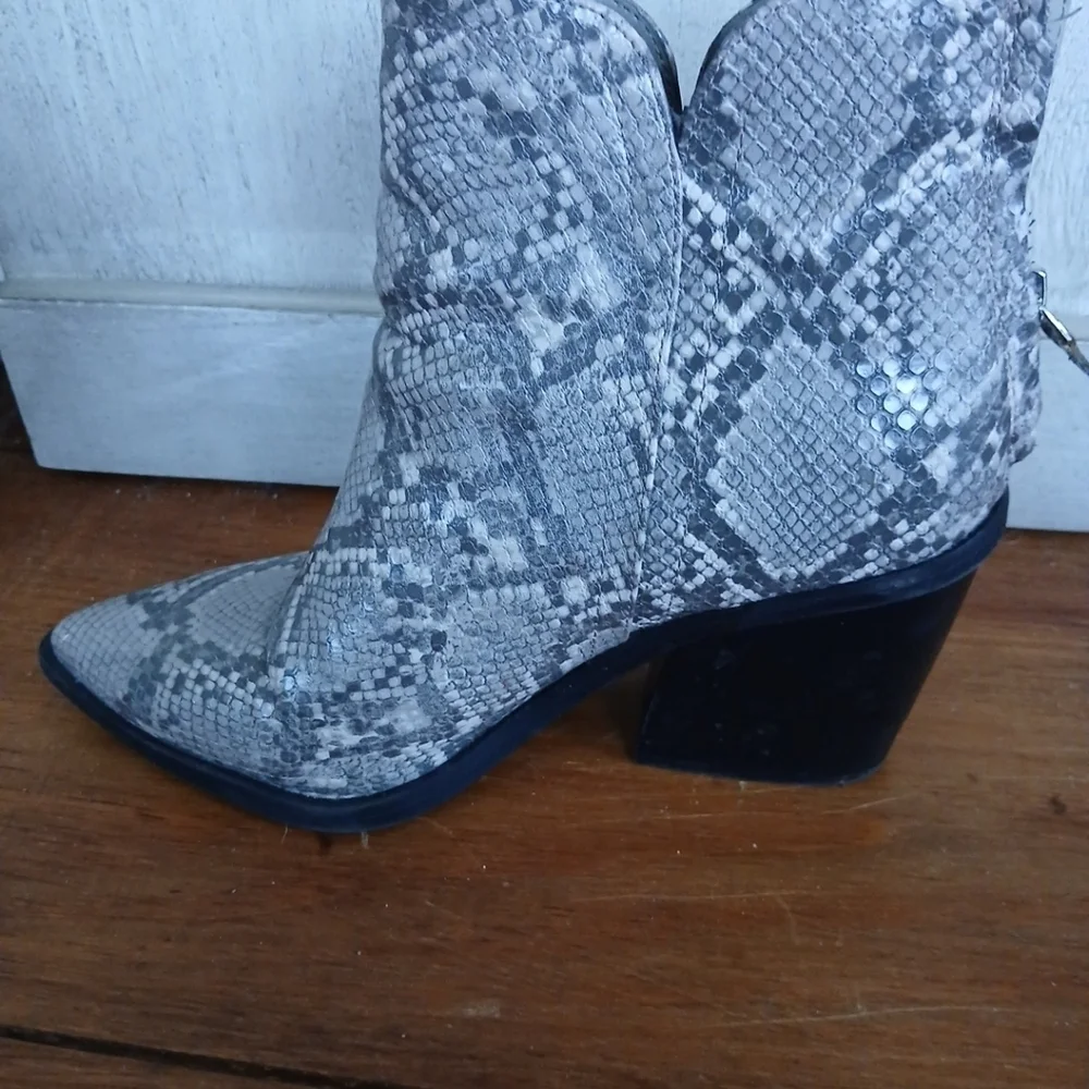 14th & Union Snakeskin Print Ankle Boots Size 8